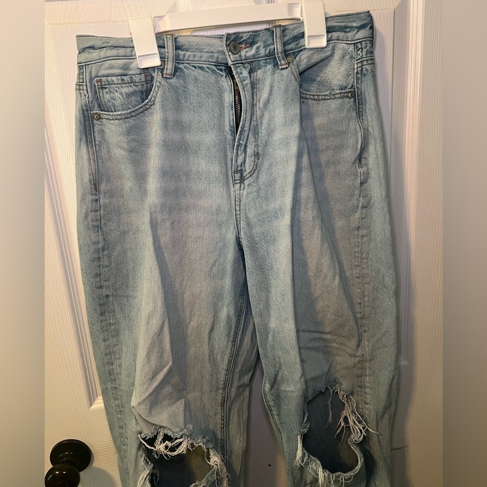American Eagle Relaxed Mom Jeans Light Wash Size 8 Women’s - Picture 2 of 7